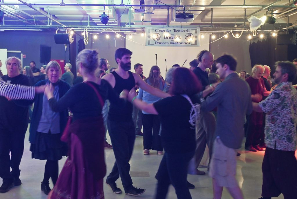 Les danseurs lors du fest-noz organisé par le Cercle Triskell en 2025